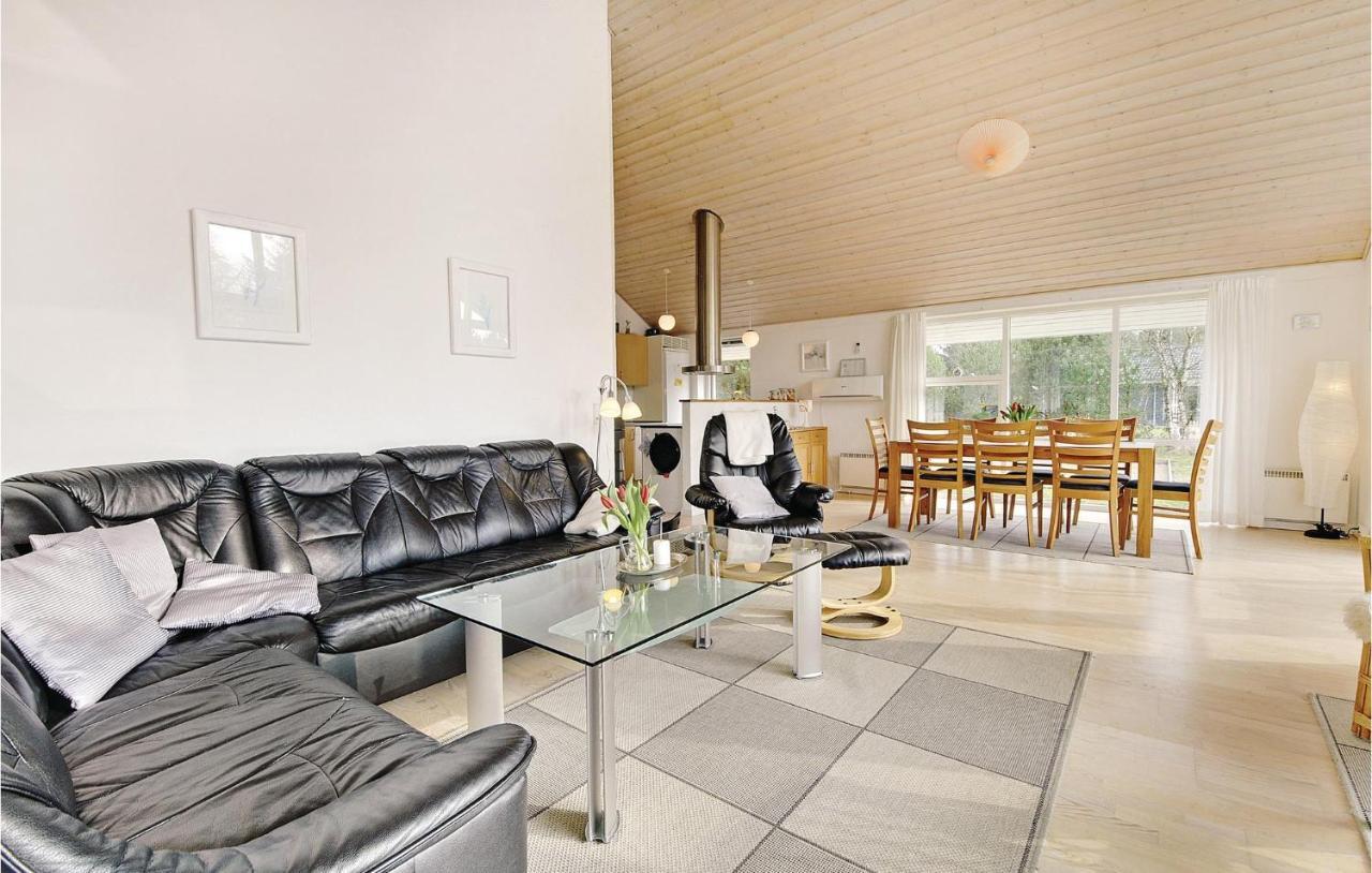7 Bedroom Stunning Home In Herning Kolkaer Exterior photo